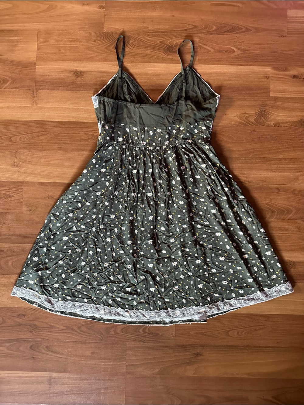 ๐ Hot Topic Olive Green Floral Lace-Trim Slip Spaghetti Strap Midi Dress - Picture 9 of 12